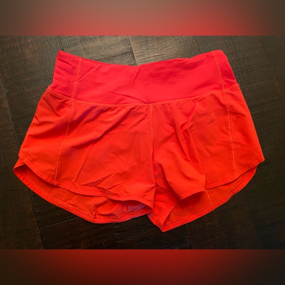 Lululemon Shorts Size 4 - Picture 3 of 3